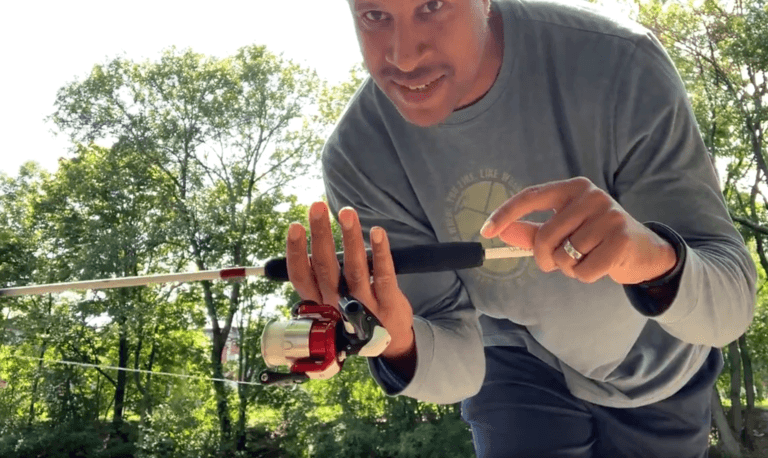 Read more about the article How To Hold A Fishing Pole